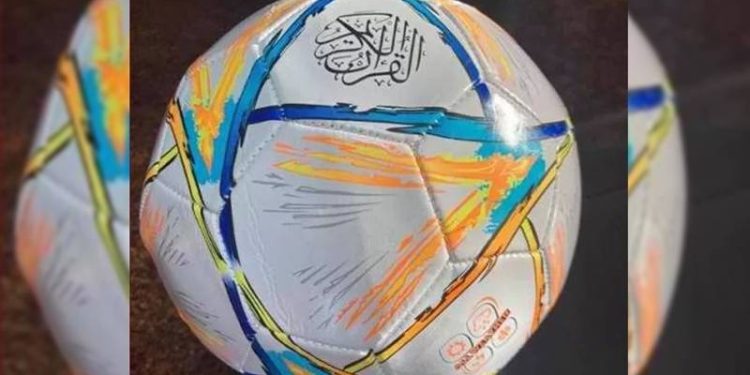 Yunanistan'da üzerinde "Kur'an-ı Kerim" yazan toplar yasaklandı