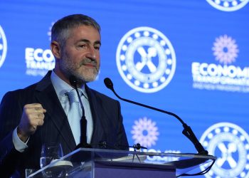 ‘Ben doçentim, yadsıyamazsınız’ diyen Nebati’nin tezi, ekonomiyle ilgili değil