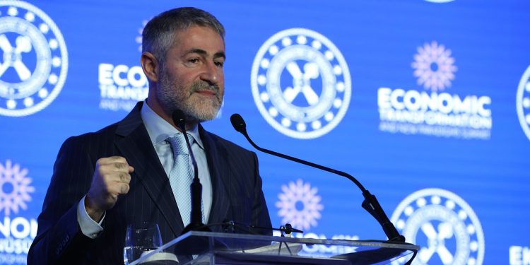 ‘Ben doçentim, yadsıyamazsınız’ diyen Nebati’nin tezi, ekonomiyle ilgili değil