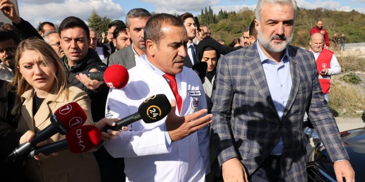 ‘Ekmek çıkmıyor’ diye fabrikanın kapısına dayanan AKP’li Kabaktepe, içeri davet edilince kaçtı