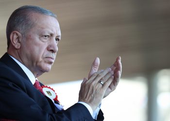 ‘Erdoğan, 2023 seçimleri ile aynı gün başörtüsü referandumu olasılığını düşünüyor’