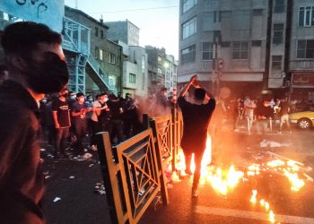 ‘İran’da devlet İslamcı ama toplum seküler; reform olmazsa rejim düşebilir’