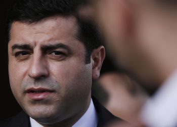 ‘Kimse bize postal yalayıcılığını demokratlık diye yutturmasın’