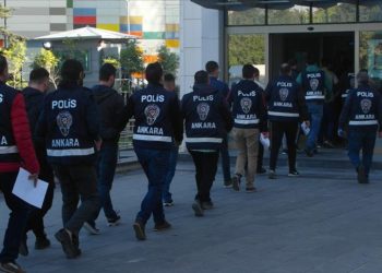 ‘Suçları’ Gülen cemaati üyelerine para yardımı dağıtmak: 704 gözaltı daha