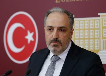 ‘Üniversitelere alınmayan kadınların yerini, meslekleri bir gecede ellerinden alınanlar aldı’