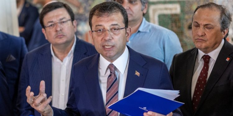 İmamoğlu Davası 14 Aralık’a Ertelendi: “Savcı Siyasi Yasak Talep Ediyor”