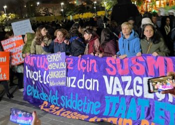 Şiddete Karşı Sokağa Çıkan Kadınlara Polis Engeli