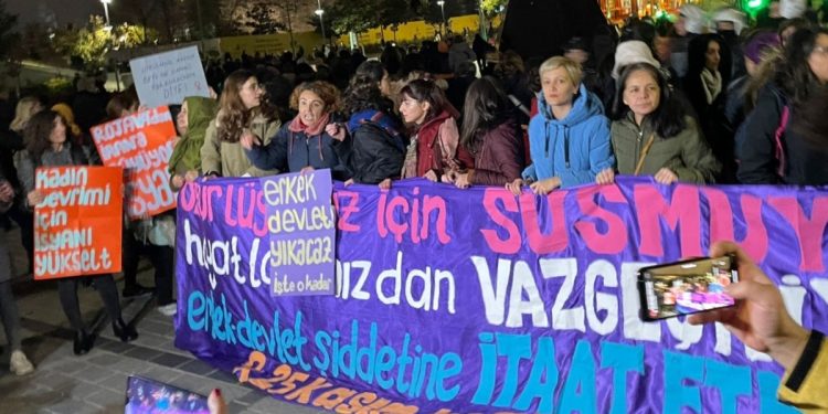 Şiddete Karşı Sokağa Çıkan Kadınlara Polis Engeli