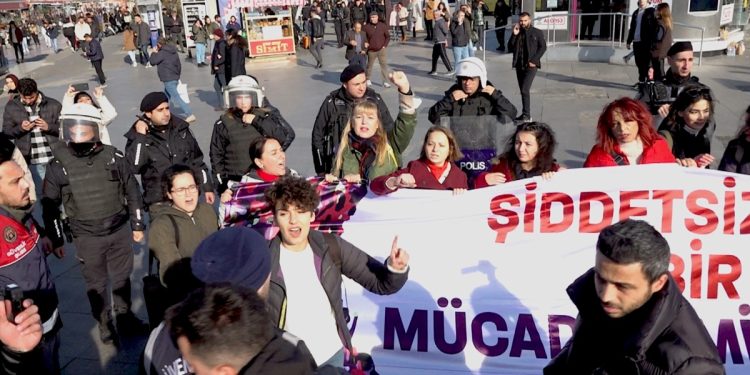 Kadıköy’de Kadınların Eyleminde 70 Gözaltı