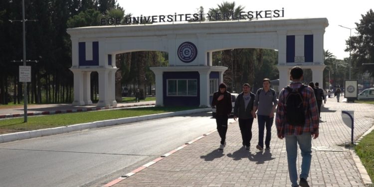 Geçim Derdi Üniversite Okumaya Engel