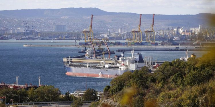 AB, Rusya yaptırımlarını delen üçüncü ülke, kişi ve şirketlere yaptırım uygulama konusunda anlaştı