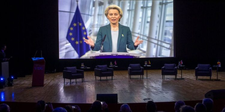 AB, Rusya’nın Ukrayna’daki savaş suçları için özel mahkeme kurulmasını istiyor