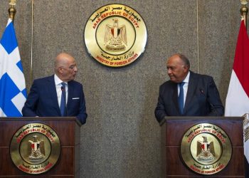 Erdoğan-Sisi tokalaşmasının ardından Yunanistan Dışişleri Bakanı Mısır’a gitti