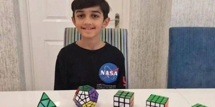 11 yaşındaki çocuk, IQ testinde Albert Einstein ve Stephen Hawking'in rekorunu kırdı