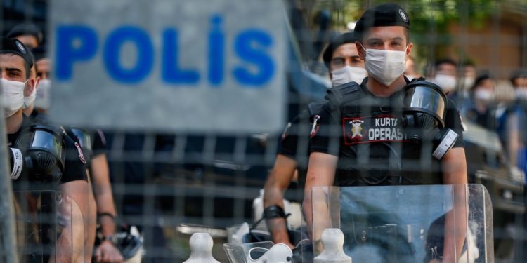 TİHV Raporu: “Türkiye’de Geçen Yıl Yaklaşık 3 Bin Kişi Yaşam Hakkı İhlallerinden Hayatını Kaybetti”