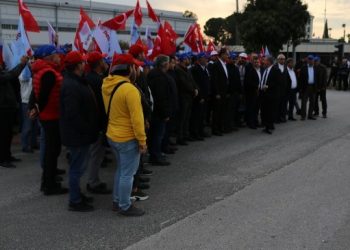 Petrol-İş üyelerine yönelik baskılar protesto edildi