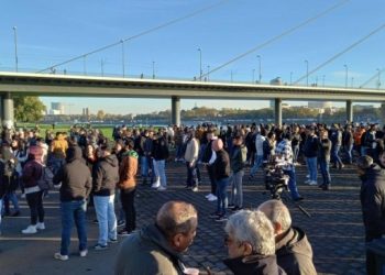 Düsseldorf’ta kimyasala karşı yürüyüş için toplanmalar başladı