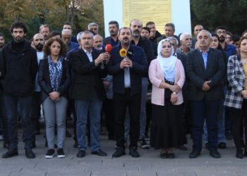 Diyarbakır’da Kobanê yürüyüşü: Mücadelemiz Kobanê felsefesiyle sürecek