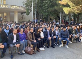 DÜ Hukuk Fakültesi öğrencileri eylemlerine devam ediyor