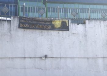 ‘İnsanlık Yürüyüşü’ne pankartlı çağrı