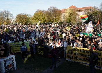 Düsseldorf’ta kimyasal silah yürüyüşle protesto edildi