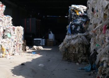Yerleşim yerlerine kurulan geri dönüşüm fabrikaları tehlike saçıyor