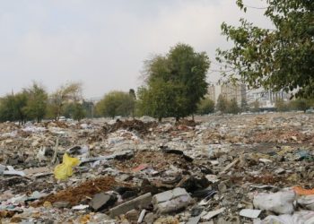 TOKİ’ye peşkeş çekilen arazi moloz yığınlarıyla doldu