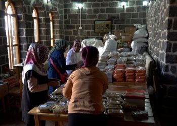 Gazeteciliği Bırakıp Kadın Üreticilerle Ticarete Atıldı