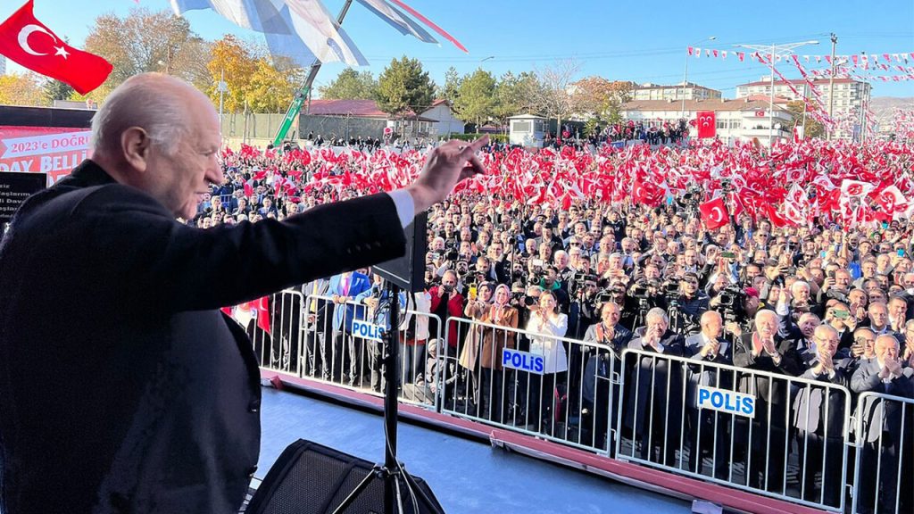 AKP-HDP görüşmesini ‘doğal’ bulan Bahçeli, yine HDP’nin kapatılmasını istedi