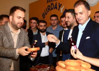 AKP simit dağıtımını sevdi: Erdoğan’dan sonra Çelik