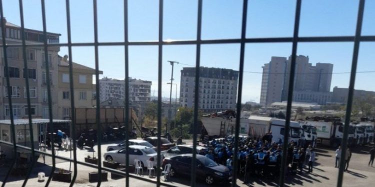 AKP'li Pendik Belediyesi'nde temizlik işçileri iş bıraktı: 'İyileştirme istiyoruz, sendika telefonlarımızı açmıyor'