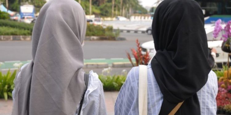 AKP'nin muhalefete 'başörtüsü' ziyaretiyle ilgili CHP ve HDP'den ilk açıklama