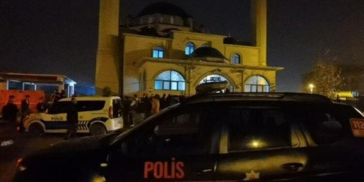 Abdest almaya giderken cami inşaatından düşerek öldü