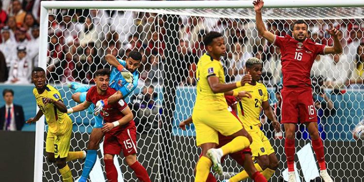 Açılış maçını kaybeden Katar, Dünya Kupası tarihine geçti