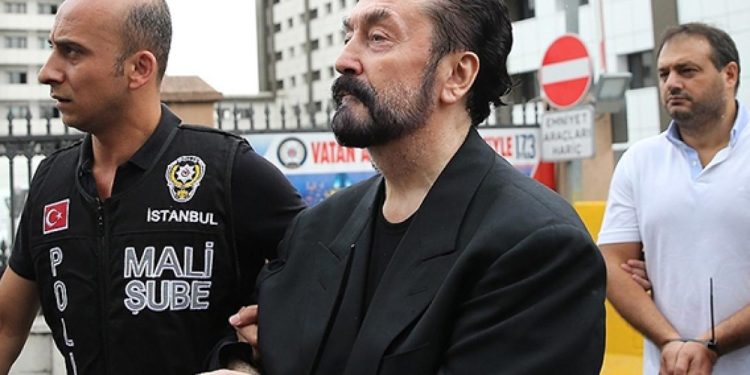 Adnan Oktar’a 891 yıl hapis cezası verildi