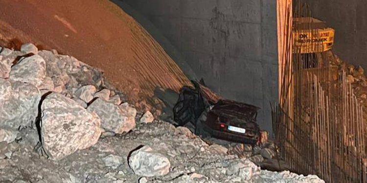 Afyonkarahisar’da 5 metre yükseklikten düşen otomobildeki 4 kişi öldü