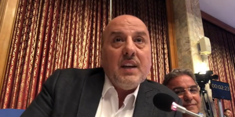 Ahmet Şık'tan Mehmet Muş'a 'Pekcan' sorusu: 'Kendi bakanlığını dolandıran bir hırsız olduğu ortaya çıkmışken...'