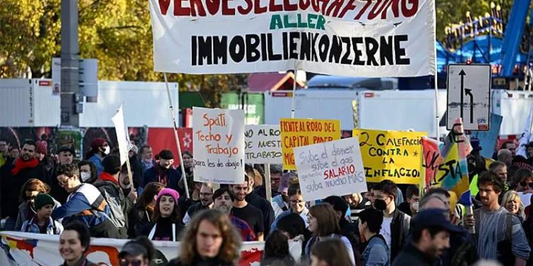 Almanlar Berlin'de hayat pahalılığını protesto etti: "Artık kebap almaya bile gücümüz yetmiyor"