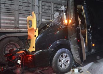 Amasya’da oyuncuları taşıyan minibüs TIR’a çarptı: 3 ölü, 8 yaralı