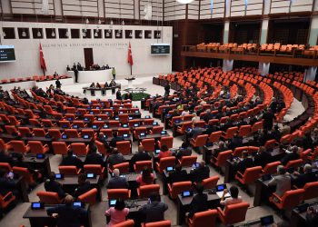 Anayasada başörtüsü için yapılacak değişiklik teklifi haftaya TBMM’de