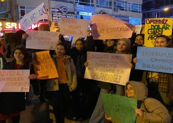 Ankara'da kadınlar sokağa indi: 5 kişi gözaltına alındı