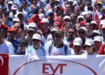 Aralık ayında Meclis'e gelmesi bekleniyordu: EYT'de tarih erteleniyor mu?