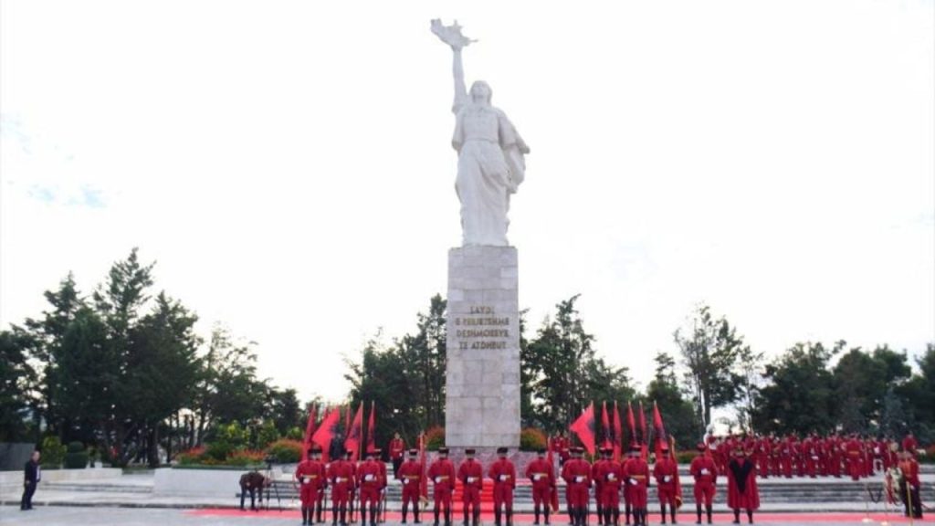 Arnavutluk, faşizmden kurtuluşunun 78. yıl dönümünü kutladı