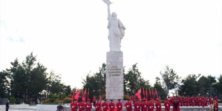 Arnavutluk, faşizmden kurtuluşunun 78. yıl dönümünü kutladı