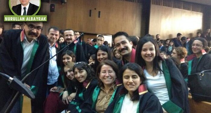 Avukatlar hakkında yalan söyleyenler diğerleri için doğru söyler mi?