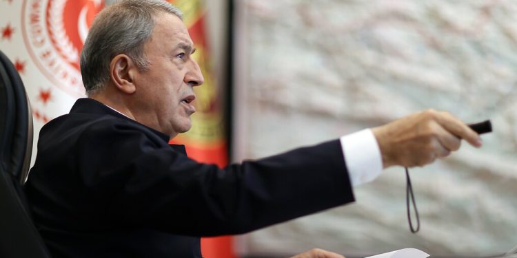 Bakan Akar’dan İYİ Partili Aytun Çıray’a: “Nah alırsın böyle oy”