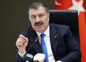 Bakan Koca açıkladı: 2 bin 239 uzman hekim ile bin 955 hekim istifa etti