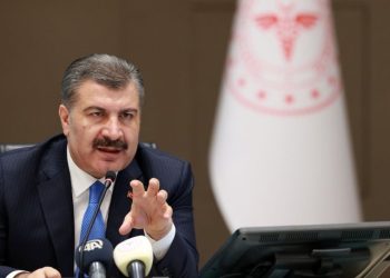 Bakan Koca’dan devlet hastanesinde sahte doktor savunması: Maaş almadı