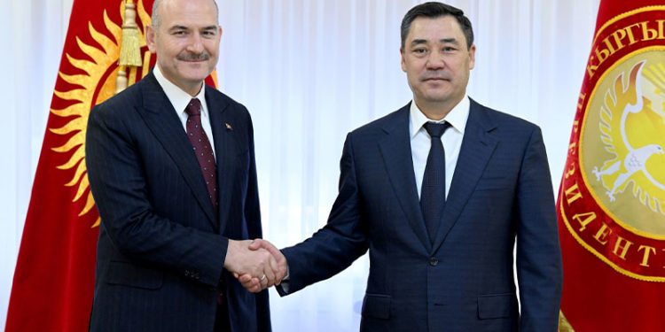 Bakan Soylu, Kırgızistan Cumhurbaşkanı Caparov ile görüştü: "Uyuşturucu madde kullanımı ve kaçakçılıkla mücadelede ortak çalışmalar yürütülmekte"