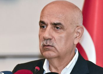 Bakanı Kirişçi’den yardım isteyen çiftçiye: Adını bile söylemiyorsun